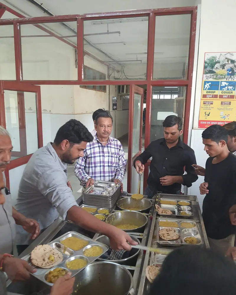 Serving meals to patients, 19 September 2022